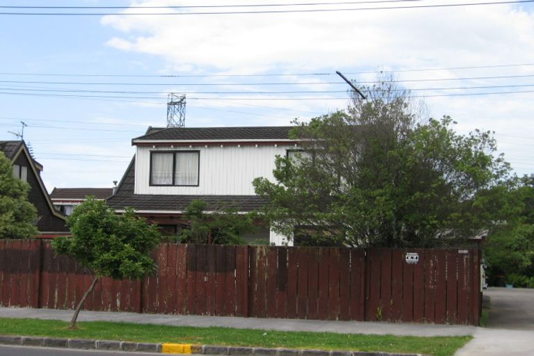 Photo of property in 1/2 Taylor Street, Blockhouse Bay, Auckland, 0600