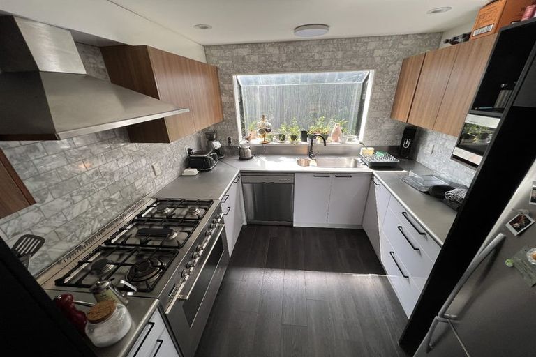 Photo of property in 20 Bay Lair Grove, Island Bay, Wellington, 6023