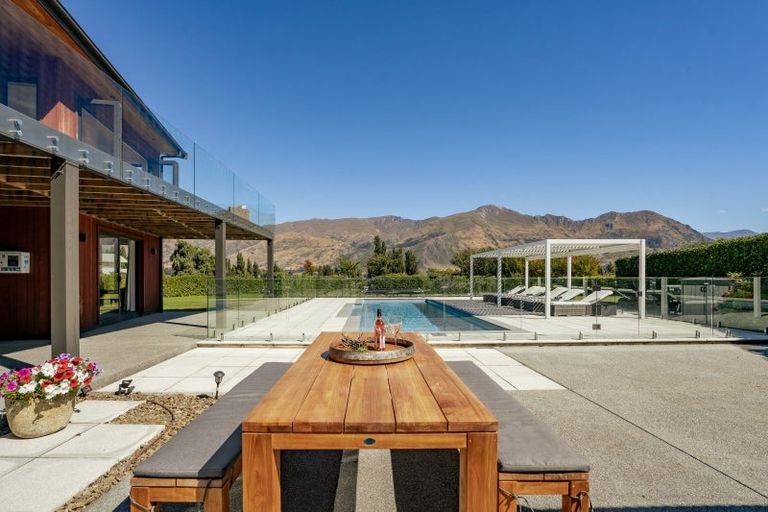 Photo of property in 314 Beacon Point Road, Wanaka, 9305