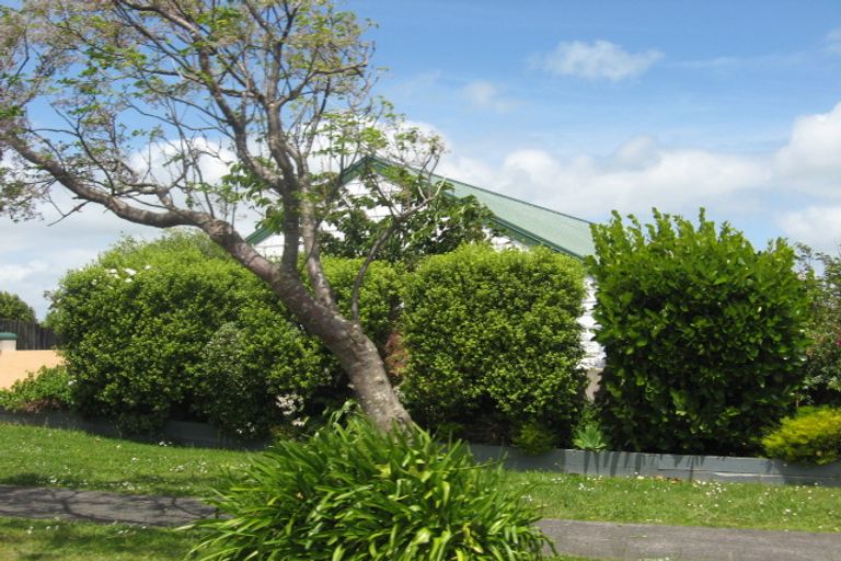 Photo of property in 4 Wai Iti Place, Clendon Park, Auckland, 2103