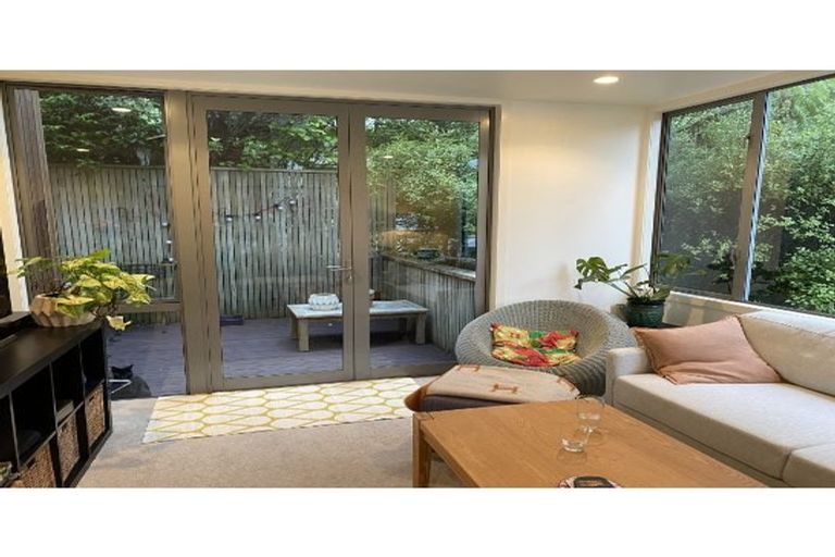 Photo of property in 37e Ngaio Road, Kelburn, Wellington, 6012