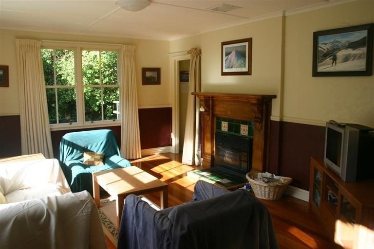 Photo of property in 16 Victory Avenue, Karori, Wellington, 6012