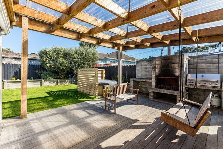 Photo of property in 37 Humber Street, Island Bay, Wellington, 6023