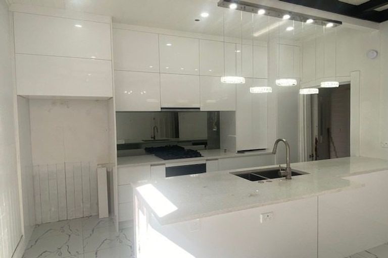 Photo of property in 118a Hutchinson Avenue, New Lynn, Auckland, 0600