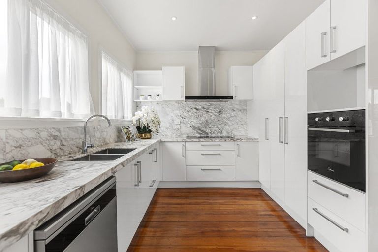 Photo of property in 1042 Great North Road, Point Chevalier, Auckland, 1022