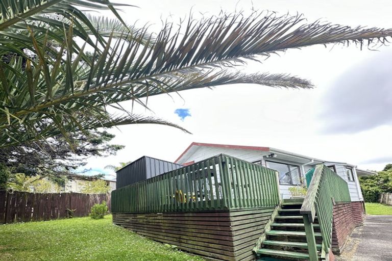 Photo of property in 14 Garton Drive, Massey, Auckland, 0614