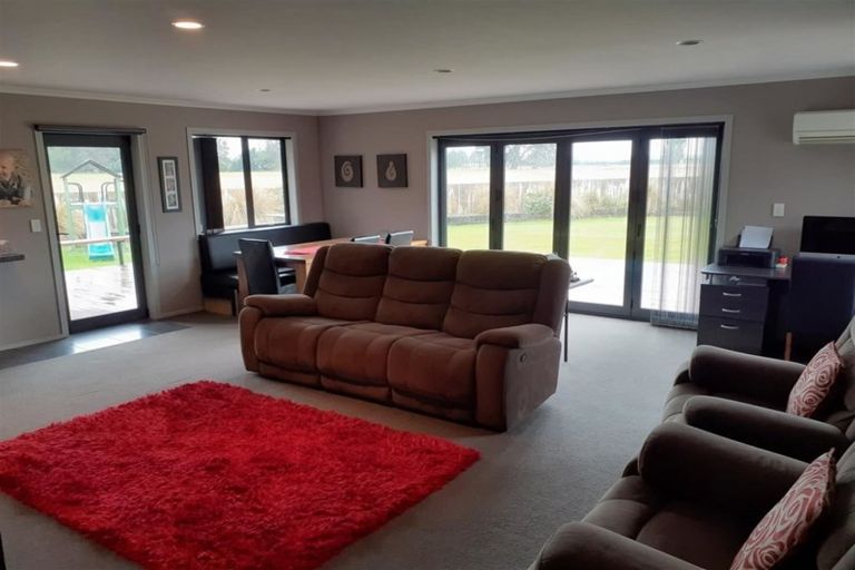 Photo of property in 25 Riversdale-waikaia Road, Riversdale, 9776