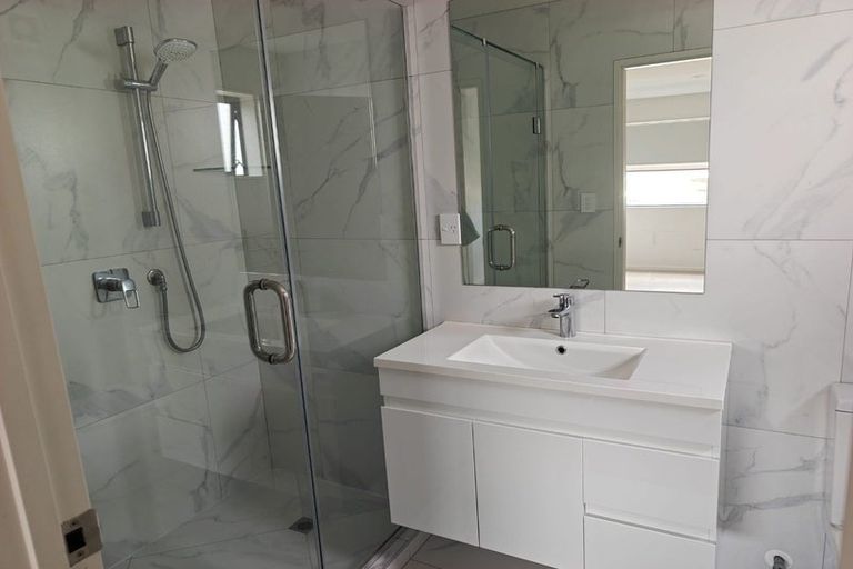 Photo of property in 2/16 William Roberts Road, Pakuranga, Auckland, 2010