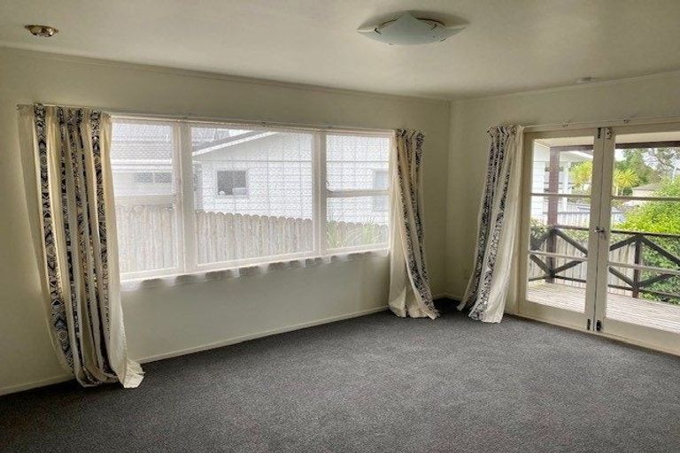 Photo of property in 32 Marendellas Drive, Bucklands Beach, Auckland, 2014