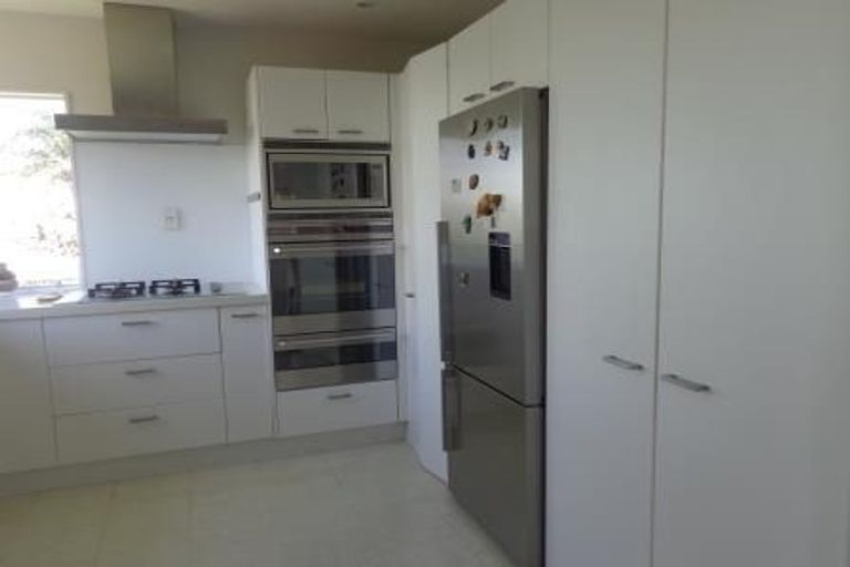 Photo of property in 18 Marina View Drive, West Harbour, Auckland, 0618