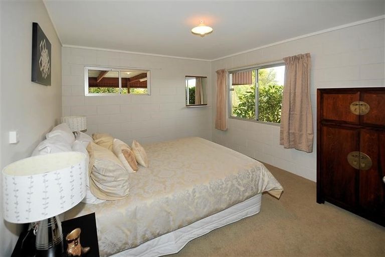 Photo of property in 2/29 Sealy Road, Torbay, Auckland, 0630