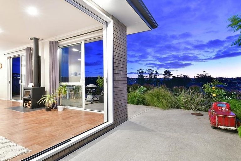 Photo of property in 18 Bankside Road, Silverdale, 0932