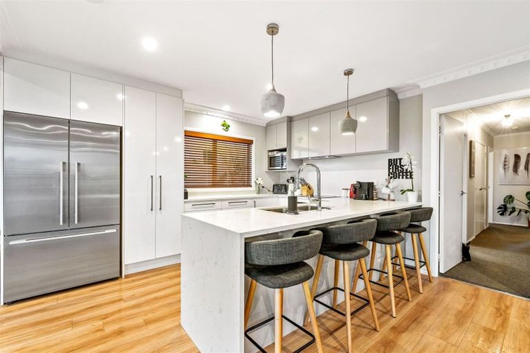 Photo of property in 22 Realm Place, Massey, Auckland, 0614