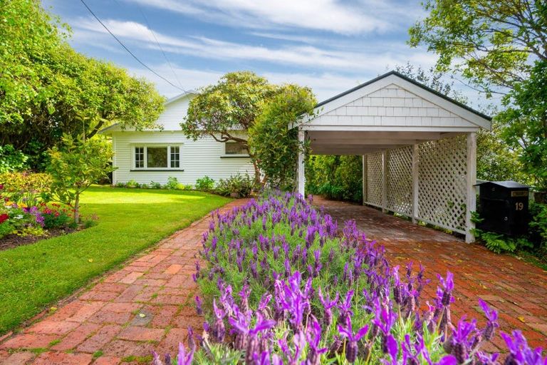 Photo of property in 19 Waikare Street, Karori, Wellington, 6012