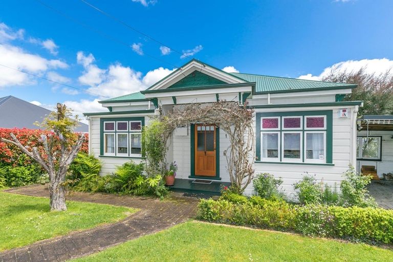 Photo of property in 106 Forest Lake Road, Forest Lake, Hamilton, 3200