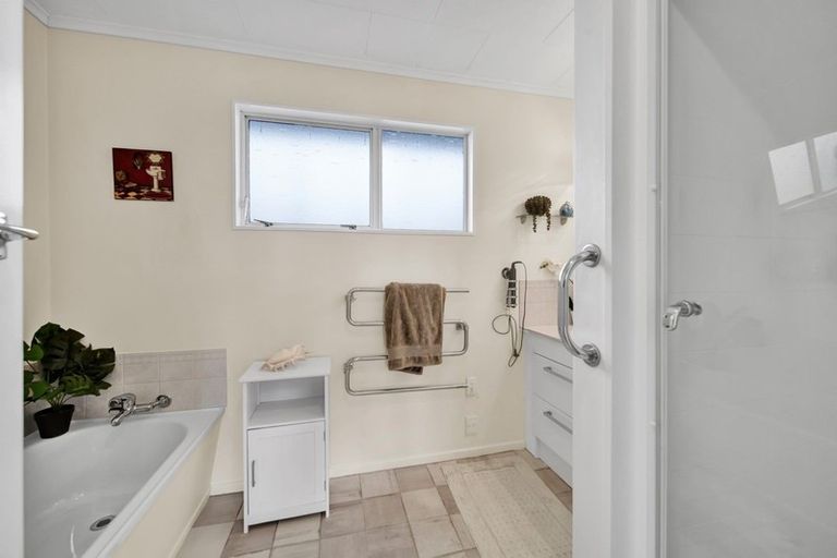 Photo of property in 57 Pioneer Road, Moturoa, New Plymouth, 4310