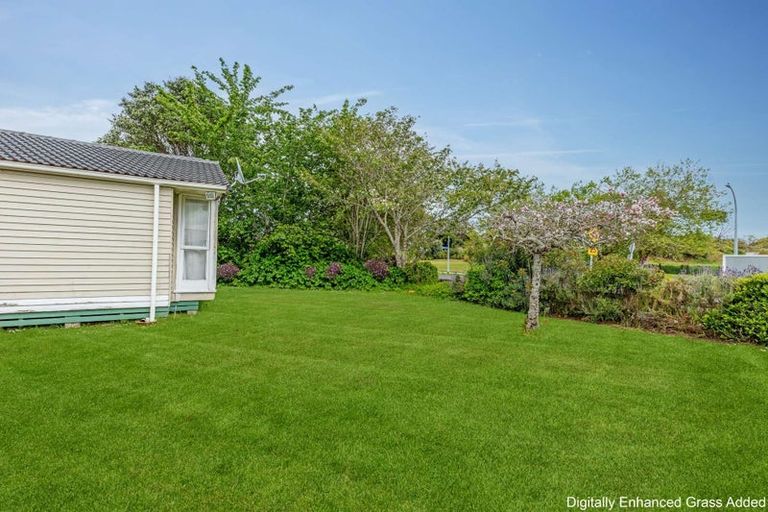 Photo of property in 11 Hamilton Drive, Waiuku, 2123