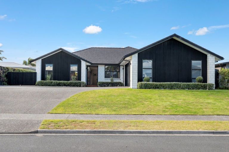 Photo of property in 77 The Boulevard, Papamoa Beach, Papamoa, 3118