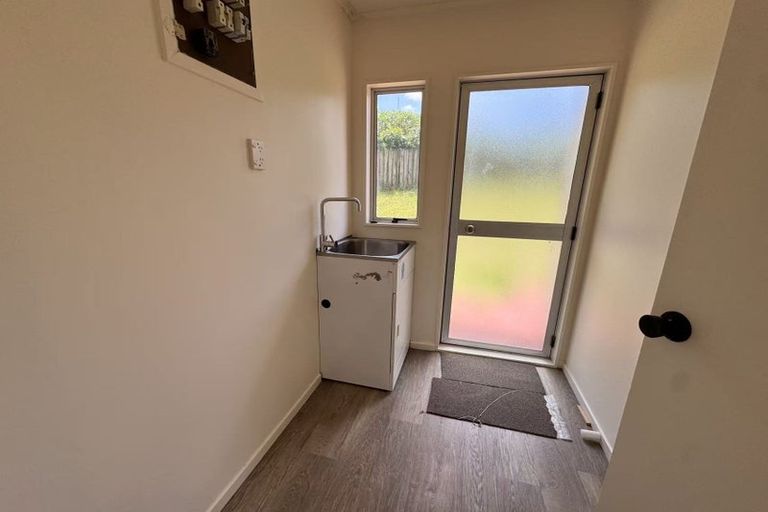 Photo of property in 18 Athena Drive, Totara Vale, Auckland, 0629