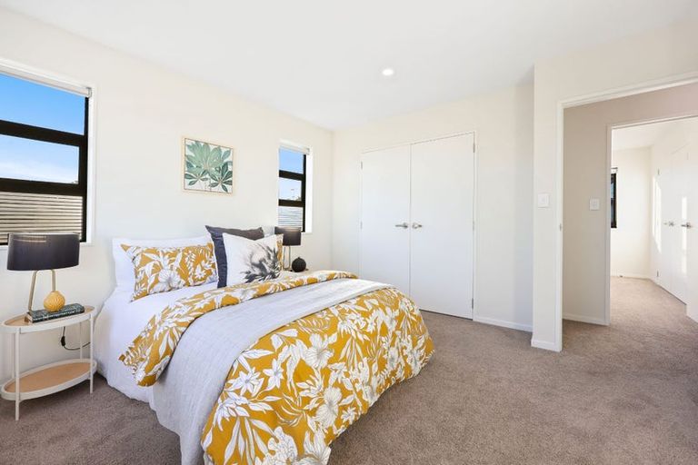 Photo of property in 33a Jillteresa Crescent, Half Moon Bay, Auckland, 2012