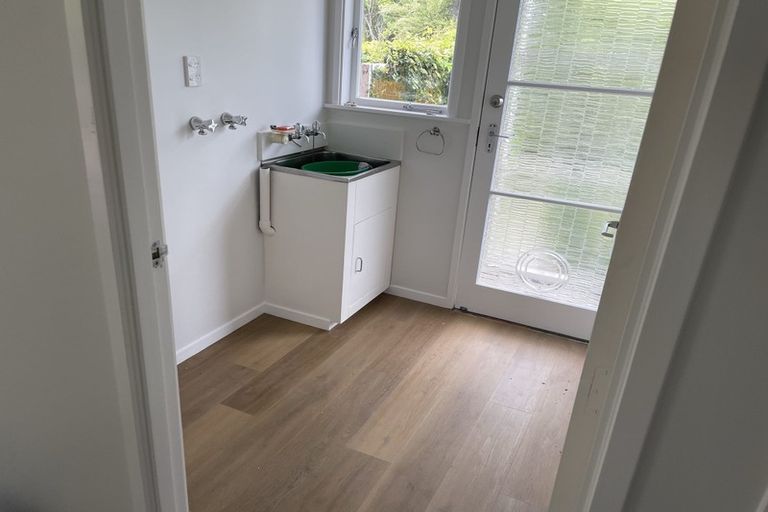 Photo of property in 14 Raymond Terrace, Northcote, Auckland, 0627