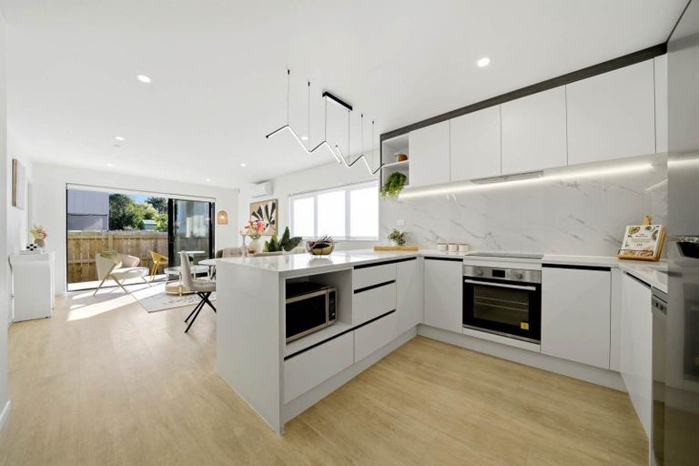 Photo of property in 47a Northcote Road, Hillcrest, Auckland, 0627