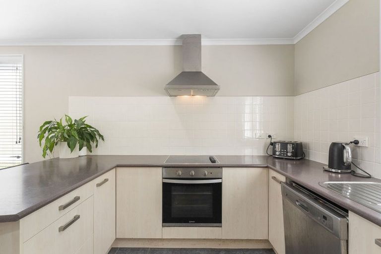 Photo of property in 38 Bruce Pulman Drive, Takanini, 2112