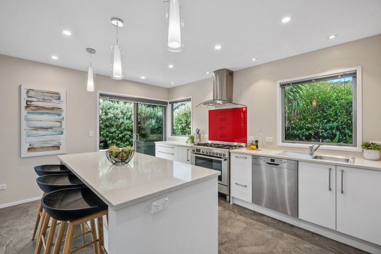 Photo of property in 25d Saltburn Road, Milford, Auckland, 0620