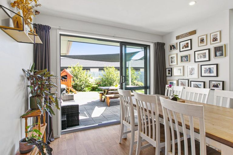 Photo of property in 15a Frederick Place, Whalers Gate, New Plymouth, 4310