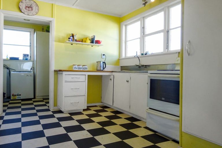 Photo of property in 14 Harbour Street, Foxton, 4814