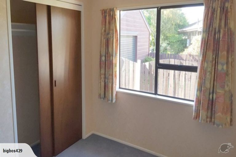 Photo of property in 17 Awanui Drive, Waikanae, 5036