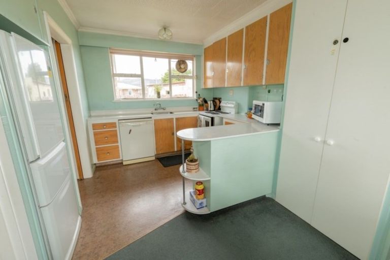 Photo of property in 6 Campbell Street, Alexandra, 9320