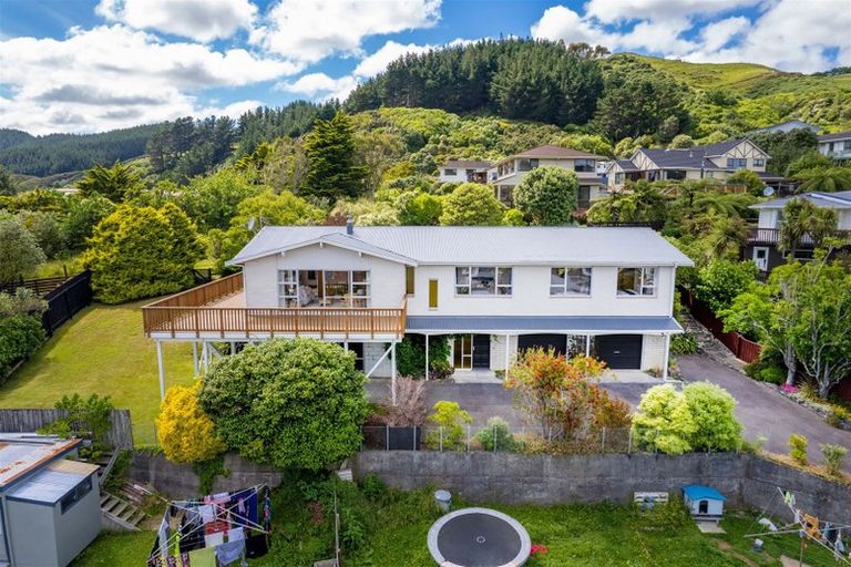 Photo of property in 10 Spicer Place, Tawa, Wellington, 5028