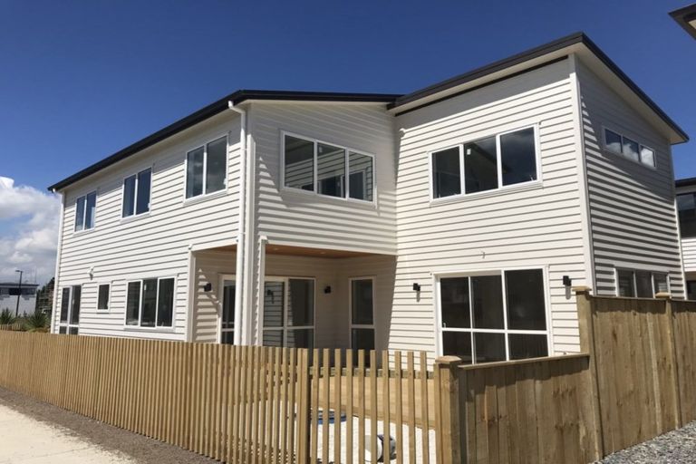 Photo of property in 12 Greenfinch Road, Hobsonville, Auckland, 0616