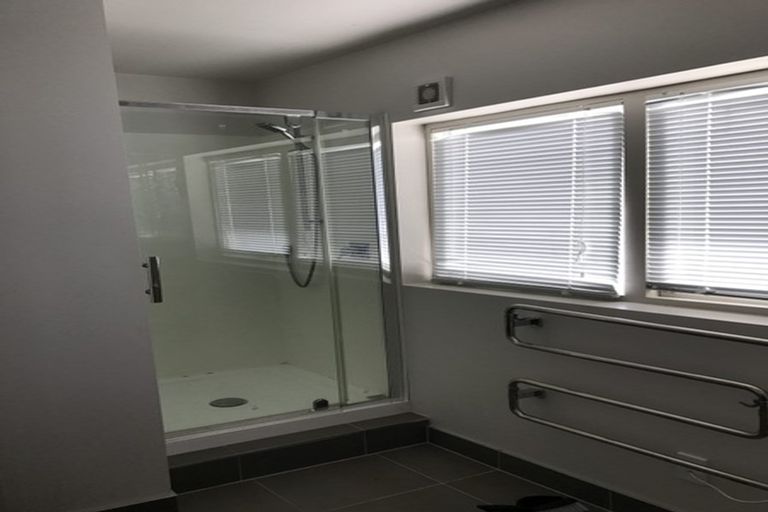 Photo of property in 757 East Coast Road, Northcross, Auckland, 0630