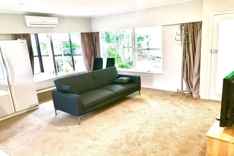 Photo of property in 2/5 Keldale Place, Forrest Hill, Auckland, 0620