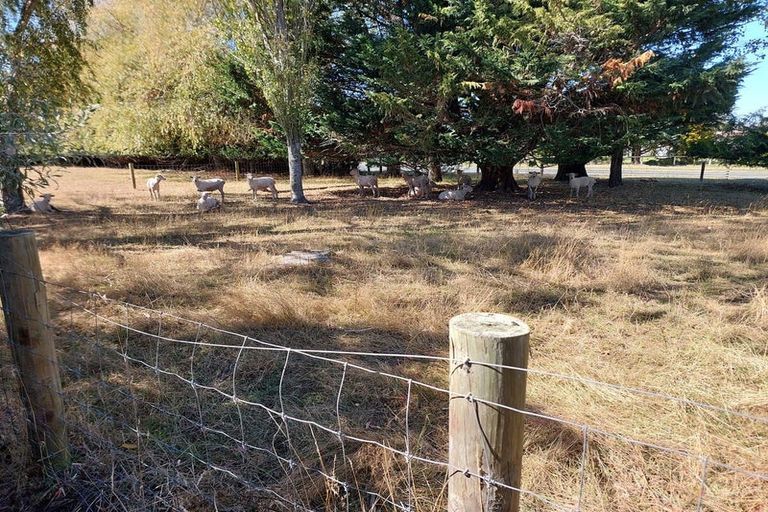 Photo of property in 72 Timaru Road, Waimate, 7924