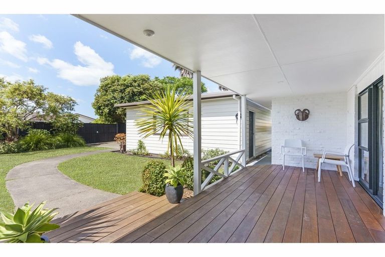 Photo of property in 6 Edgewater Grove, Orewa, 0931