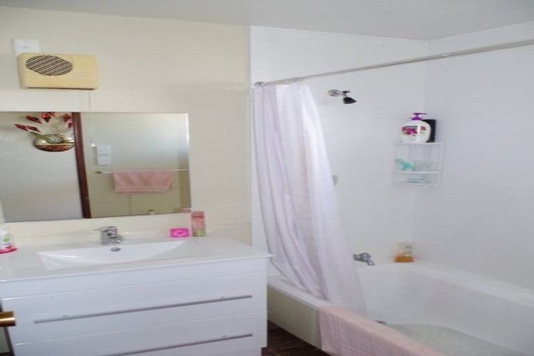 Photo of property in 2/14 Resolution Place, Bryndwr, Christchurch, 8053