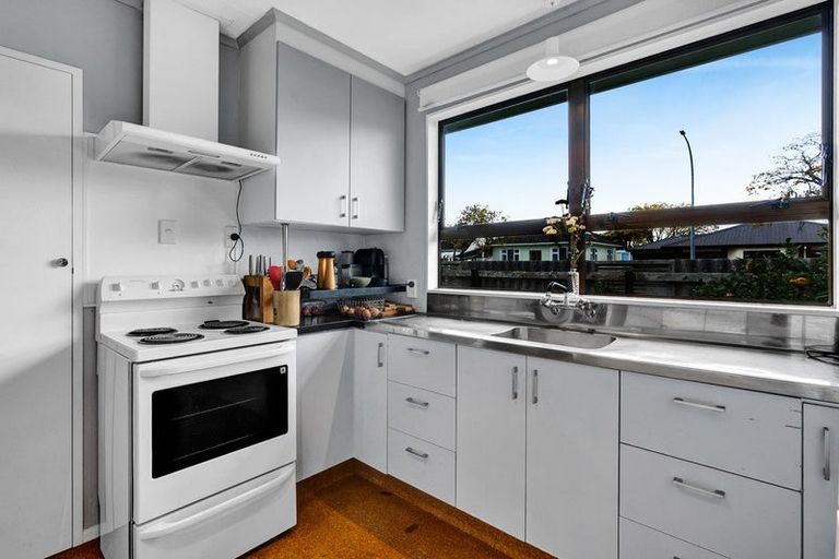 Photo of property in 3 Kaimata Street, Brooklands, New Plymouth, 4310