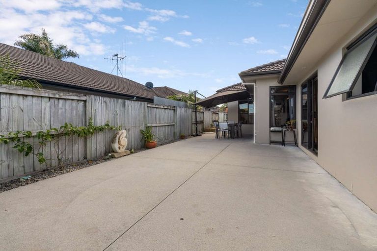 Photo of property in 102 Oriental Parade, Papamoa Beach, Papamoa, 3118