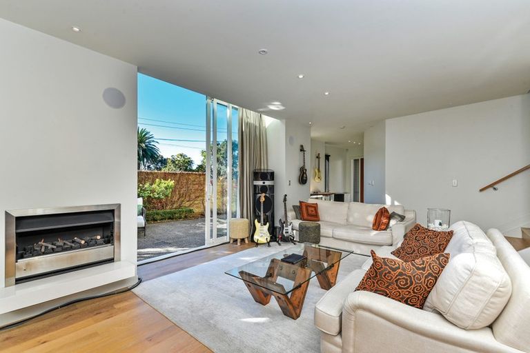 Photo of property in 8b Hauraki Road, Hauraki, Auckland, 0622