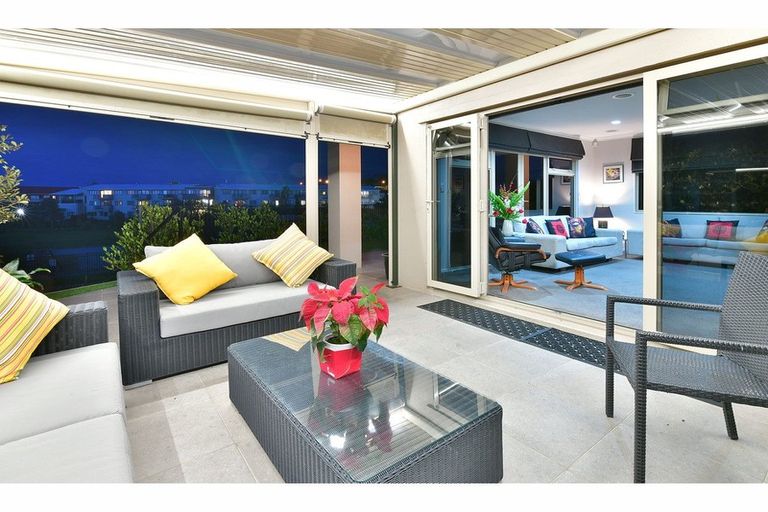 Photo of property in 2/126 Whangaparaoa Road, Red Beach, 0932