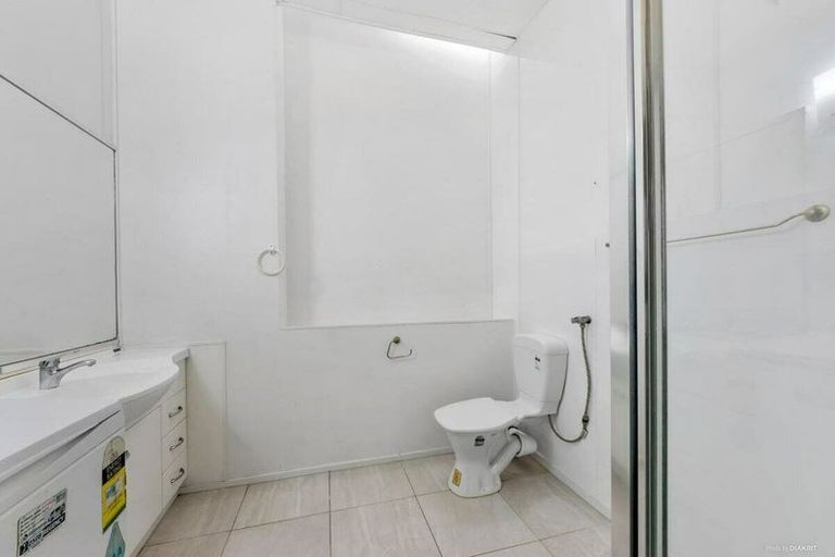 Photo of property in 15 Target Road, Totara Vale, Auckland, 0629