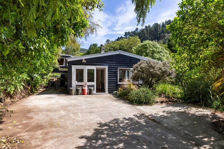 Photo of property in 123 Pinehaven Road, Pinehaven, Upper Hutt, 5019