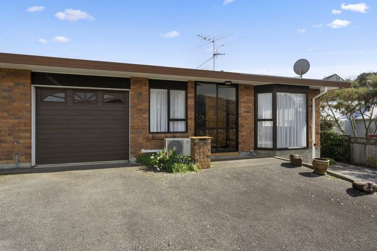 Photo of property in 2/369 Main Road, Tawa, Wellington, 5028
