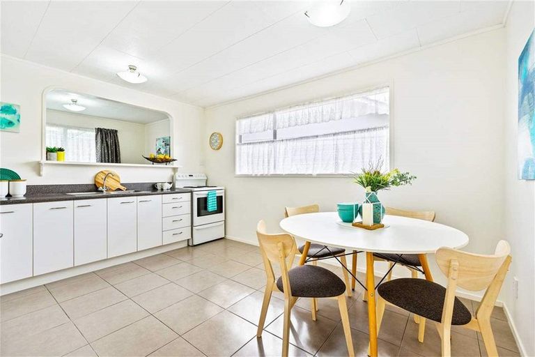 Photo of property in 137 Universal Drive, Henderson, Auckland, 0610