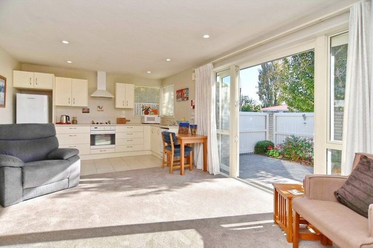 Photo of property in 2/107 Staveley Street, Avonhead, Christchurch, 8042