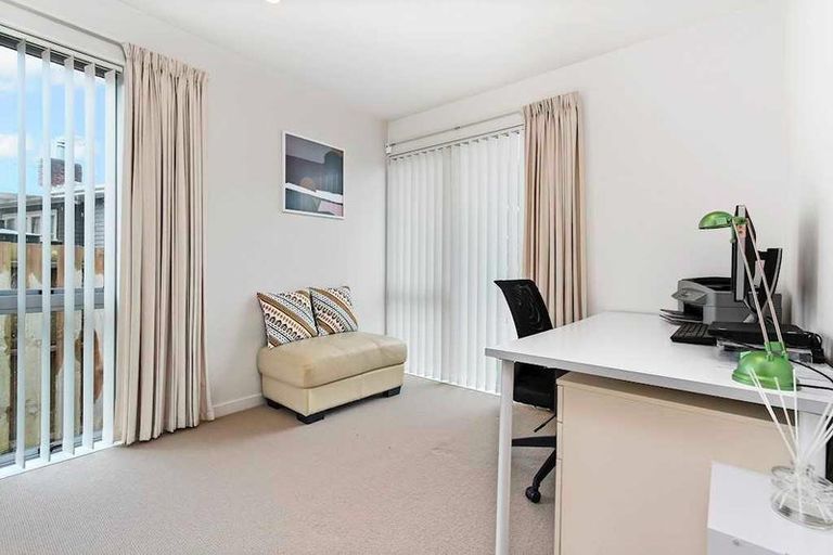 Photo of property in 14b Saffron Street, Birkdale, Auckland, 0626