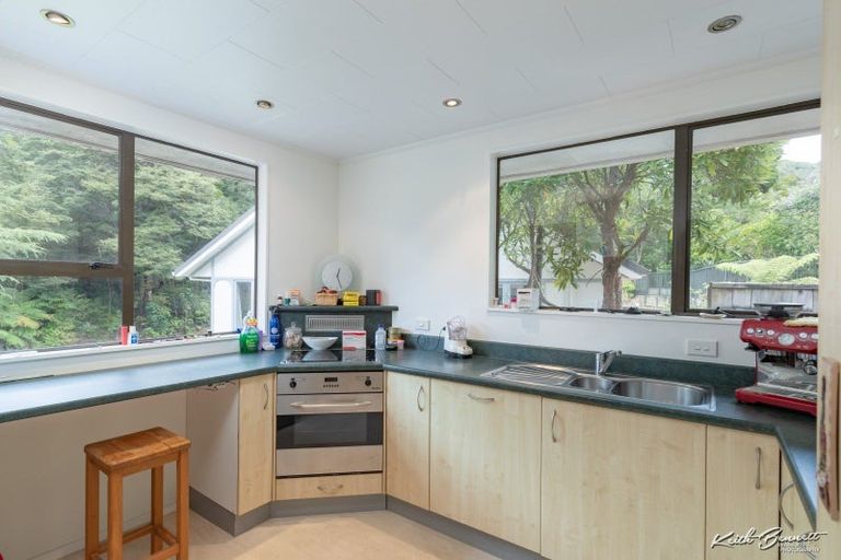 Photo of property in 2a Tiniroa Grove, Silverstream, Upper Hutt, 5019
